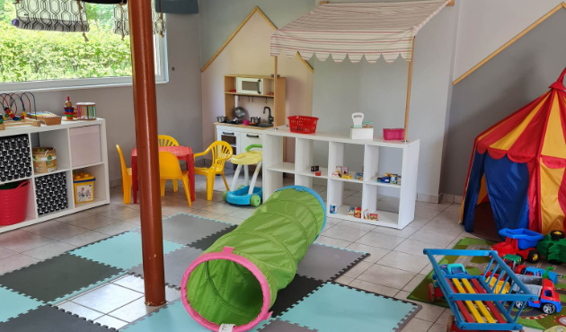 Place zabaw dla dzieci w Zaciszu